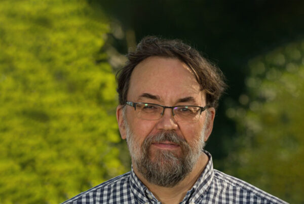 Zu sehen ist ein Portrait von Martin Petermann