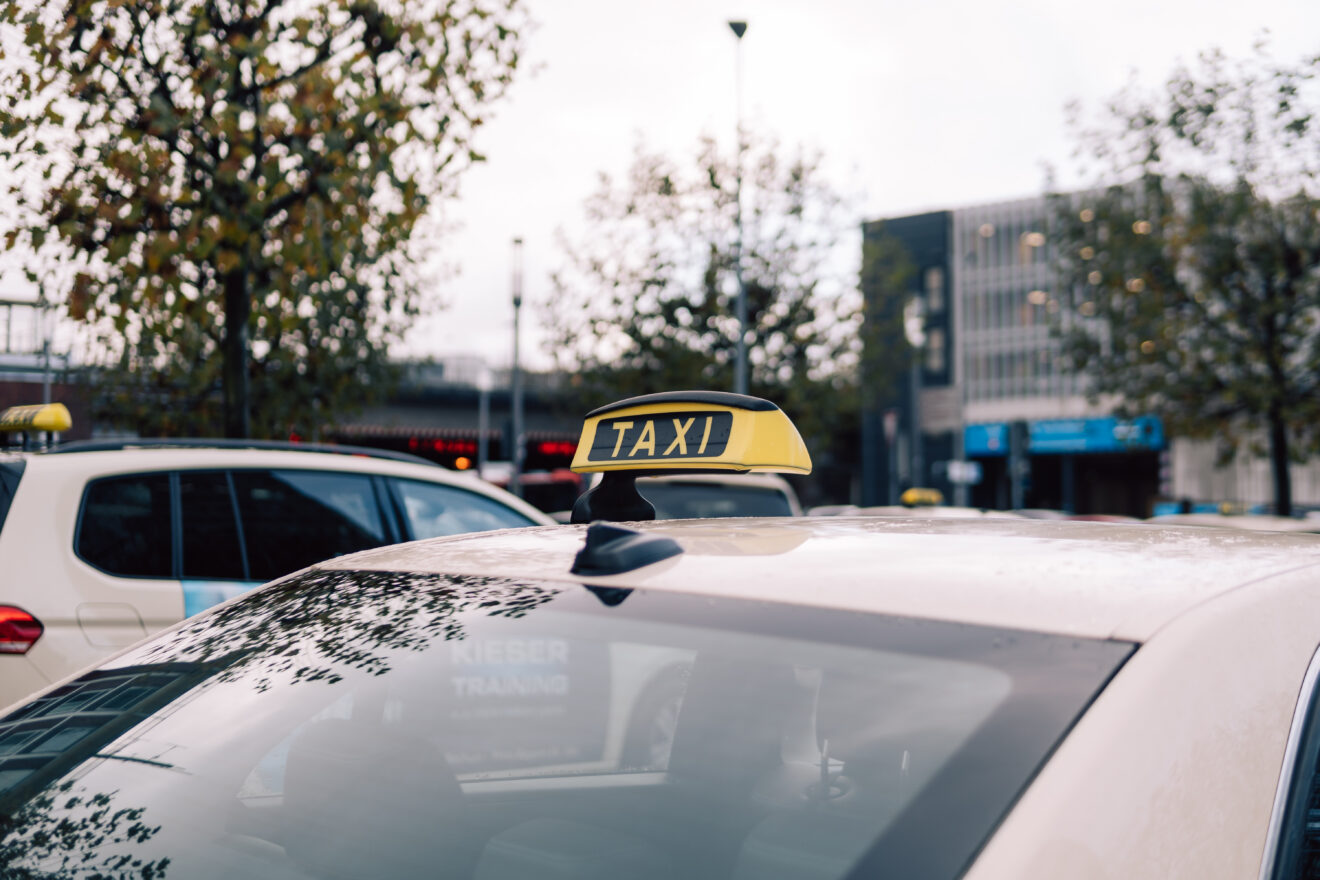 Taxi vs. Uber & Co.  – Mindestpreise nicht in Sicht
